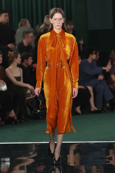 Look 53